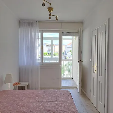 Apartment Oldie But Goldie *