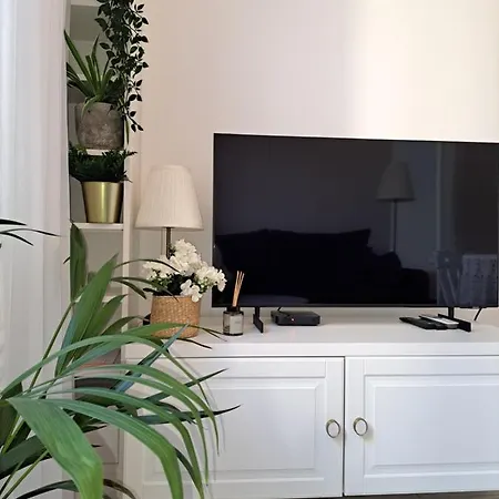 Oldie But Goldie Apartment Split